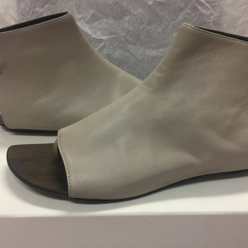 NIB Dusica Dusica Taupe Leather Thong Sandal 36